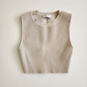 Aritzia babaton sculpt knit muscle tank